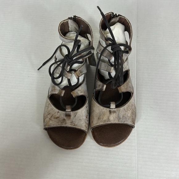 ROAN by BED/STU Women's 7 Distress Suede Winnie Flat Sandals Whitewash Taupe NWT - Picture 6 of 12